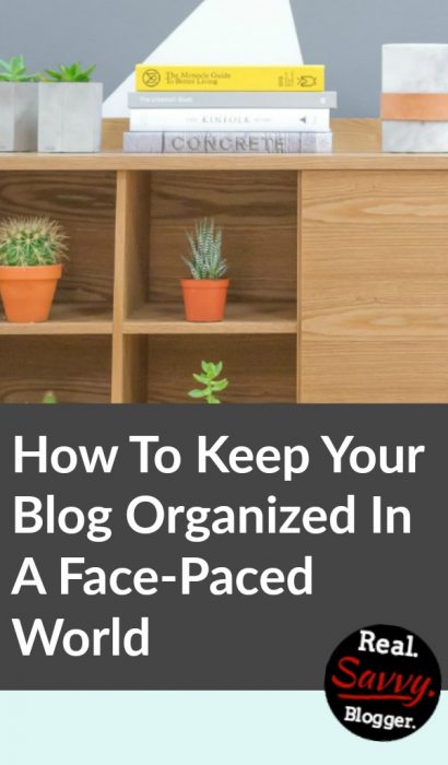 How To Keep Your Blog Organized In A Face-Paced World ★ With the right systems in place you can keep your blog organized in a very fast-paced world. Find what works for you but start by trying these tips for getting it together.